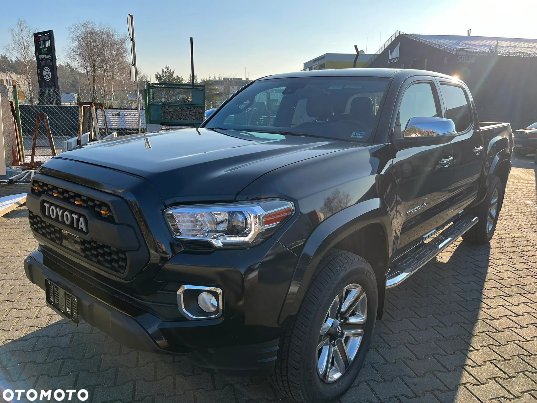 Toyota Tacoma - 2