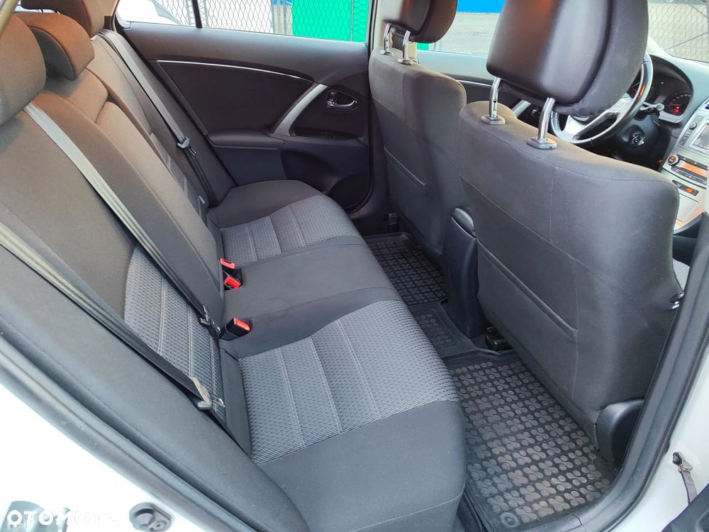 Toyota Avensis 2.2 D-4D Business Edition - 12