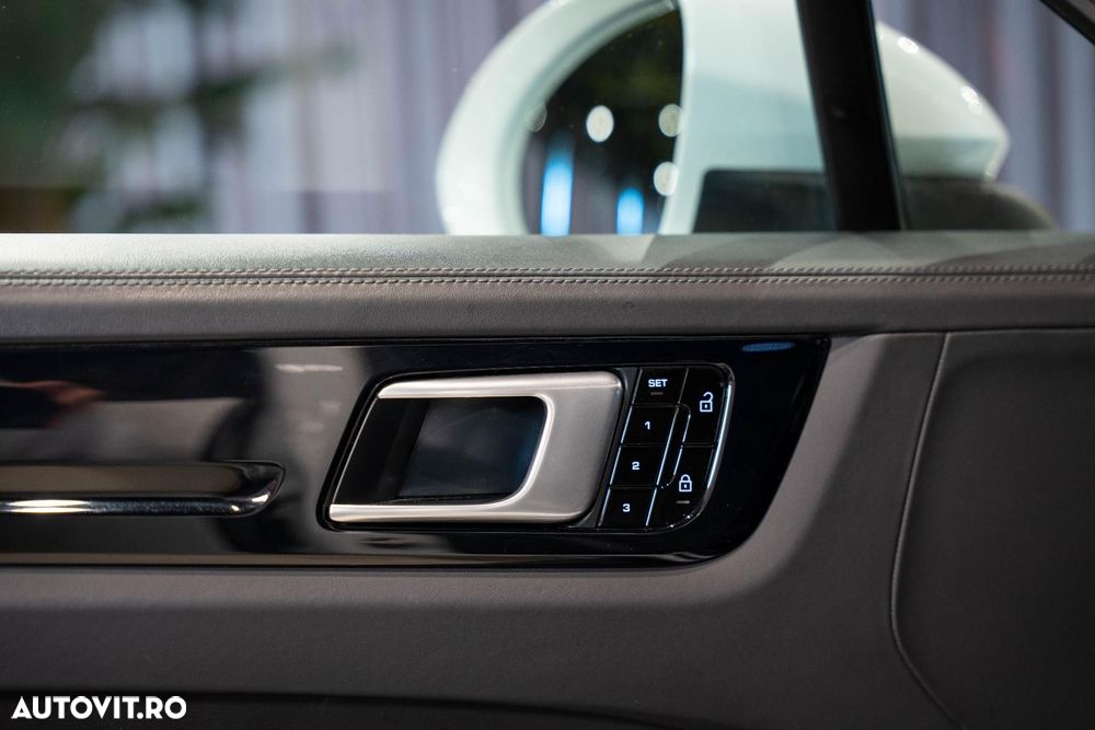 Porsche Cayenne Coupe S - 35