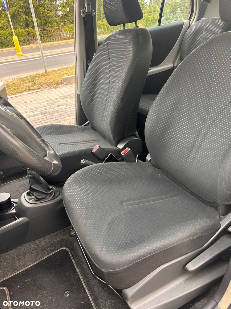 Toyota Yaris - 7
