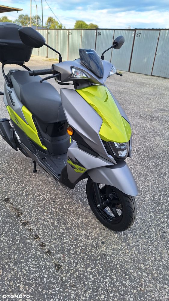 Suzuki Avenis - 15