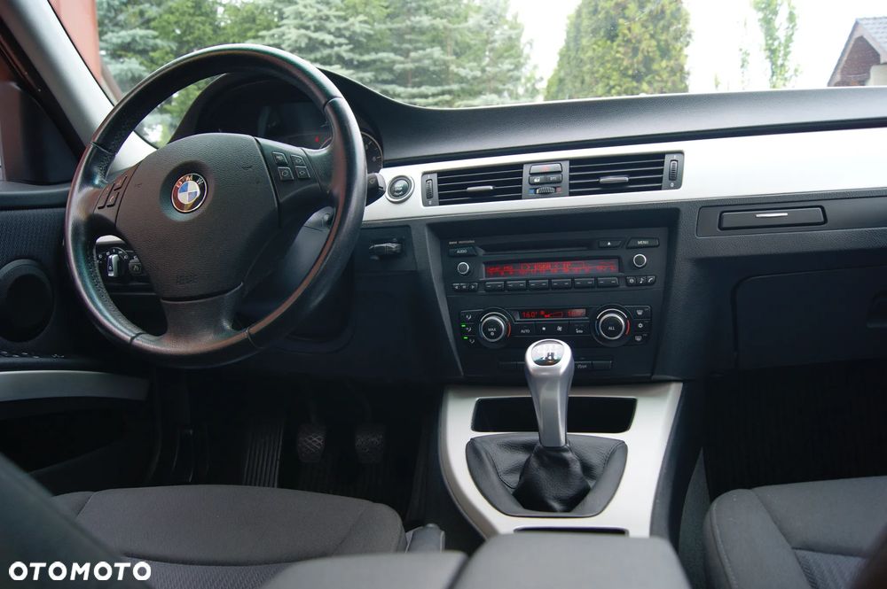 BMW Seria 3 320i Edition Sport - 32