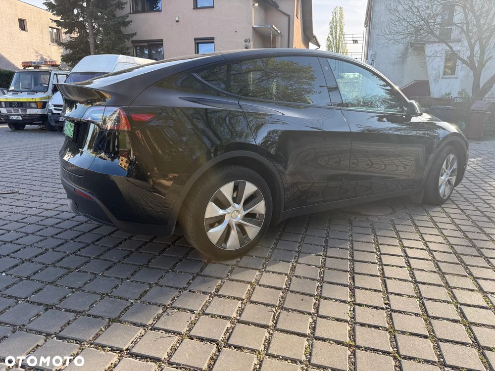 Tesla Model Y Long Range Dual Motor AWD - 4