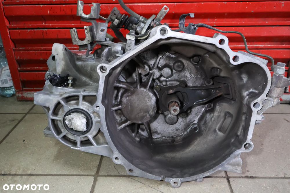 MITSUBISHI OUTLANDER I 1 01-07 2.0 136 SKRZYNIA BIEGÓW 2WD - 1