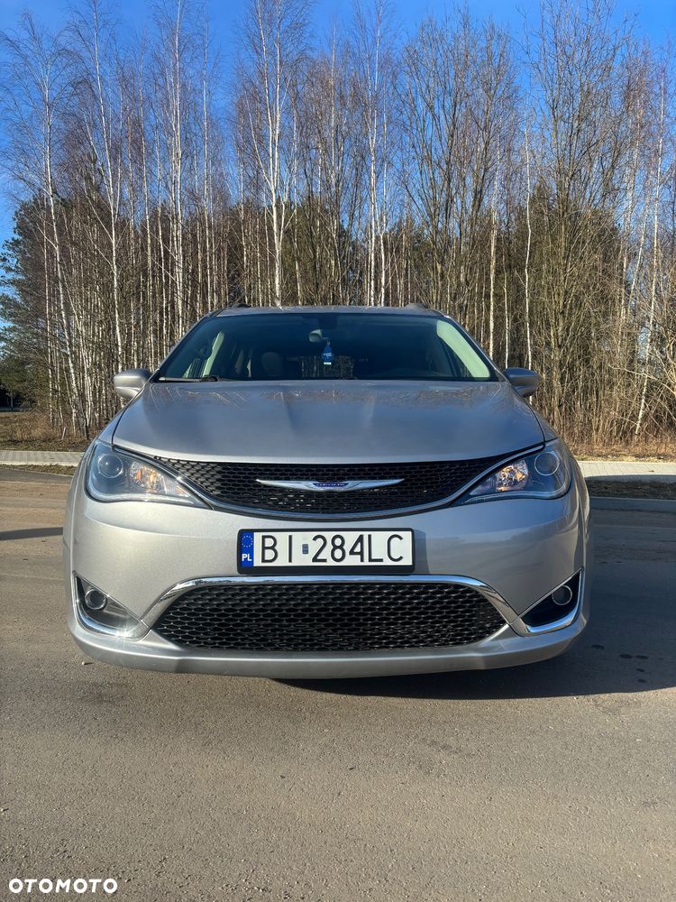 Chrysler Pacifica - 11