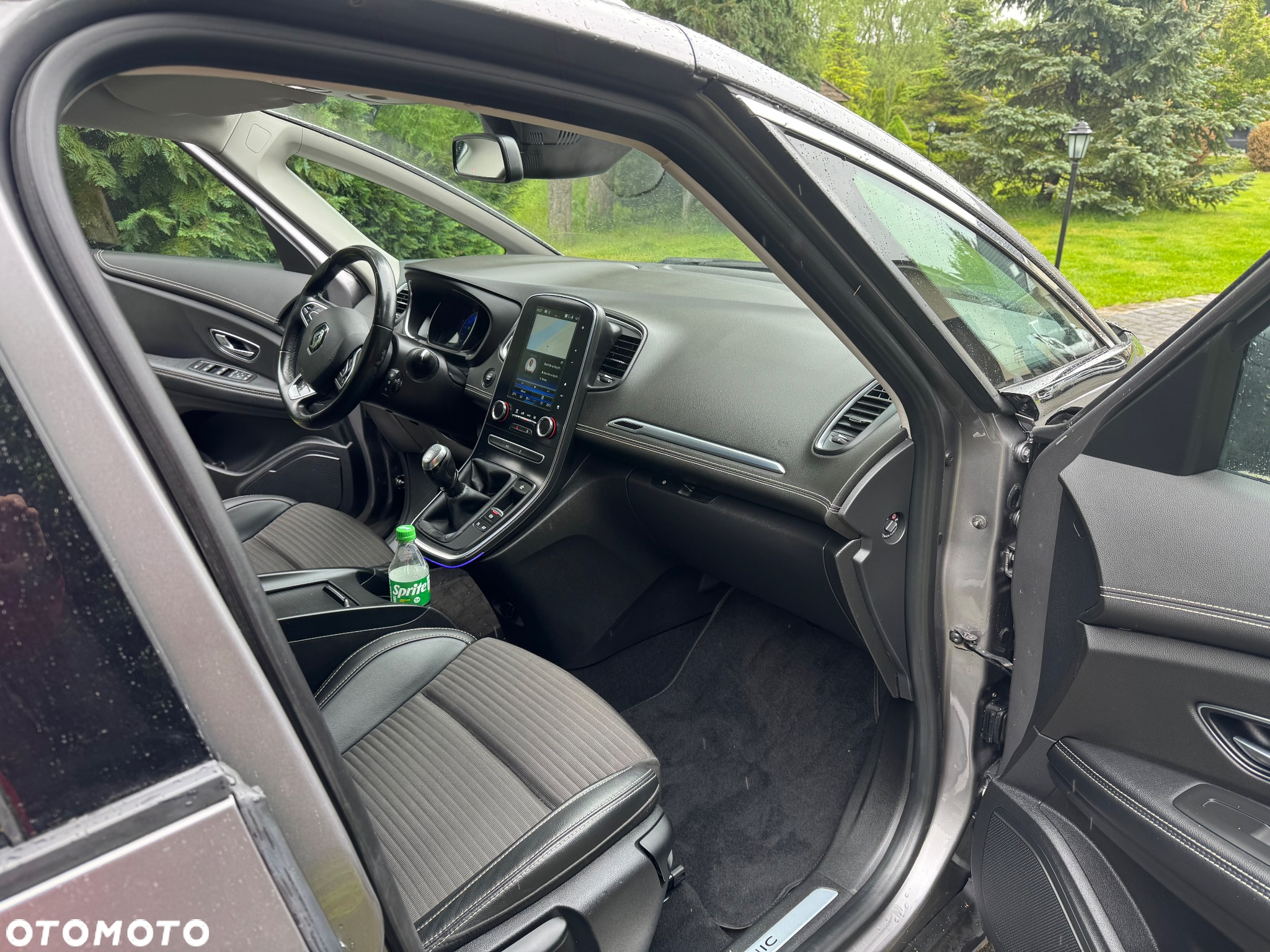 Renault Grand Scenic - 12
