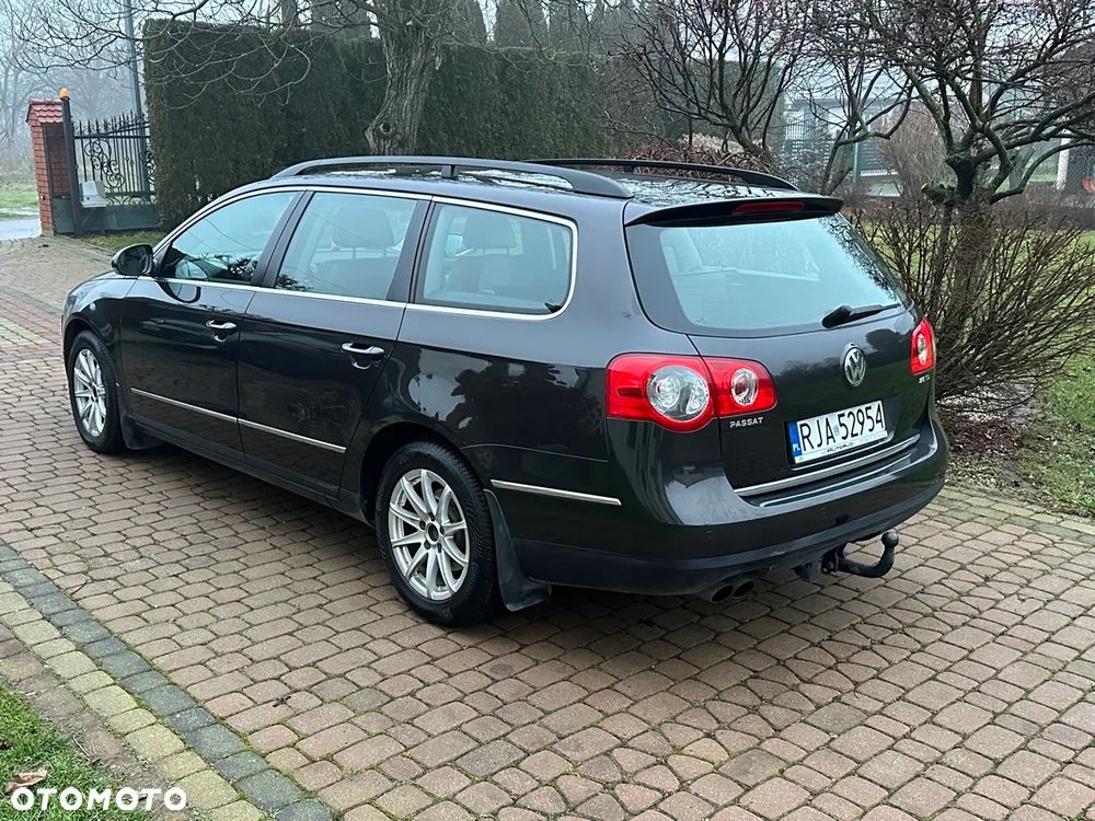 Volkswagen Passat 2.0 TDI Comfortline DSG - 2