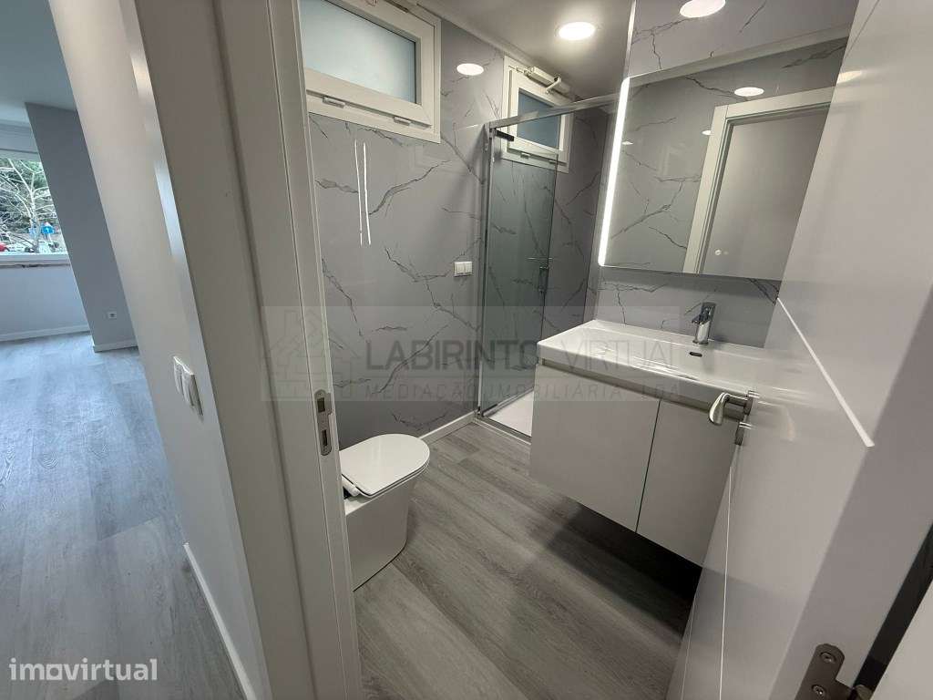 Vende-se T2 totalmente remodelado em Oeiras, a poucos minutos das P... - Grande imagem: 5/12