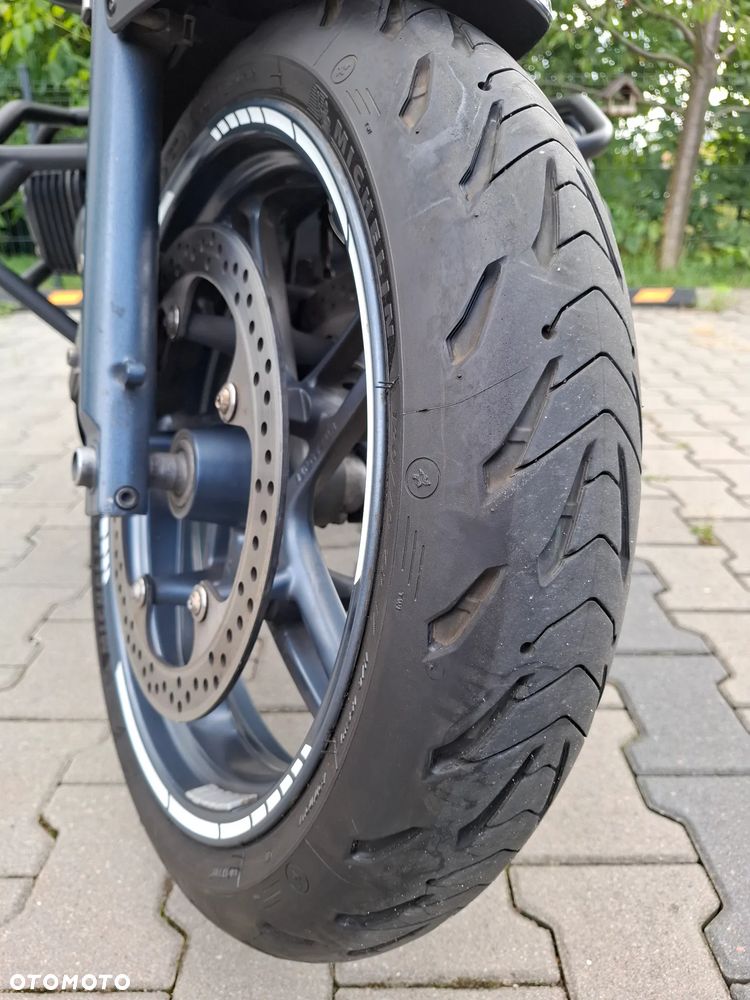 BMW R - 8