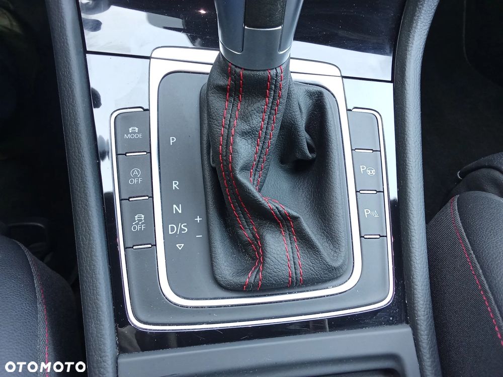 Volkswagen Golf - 10