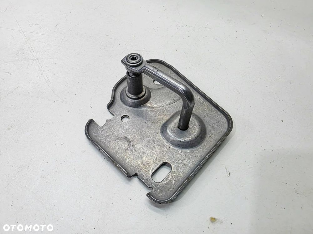 ZAMEK MASKI PRAWY RYGIEL AUDI A3 8Y 81A823186B - 2