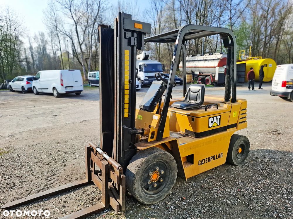 Caterpillar V40E - 1