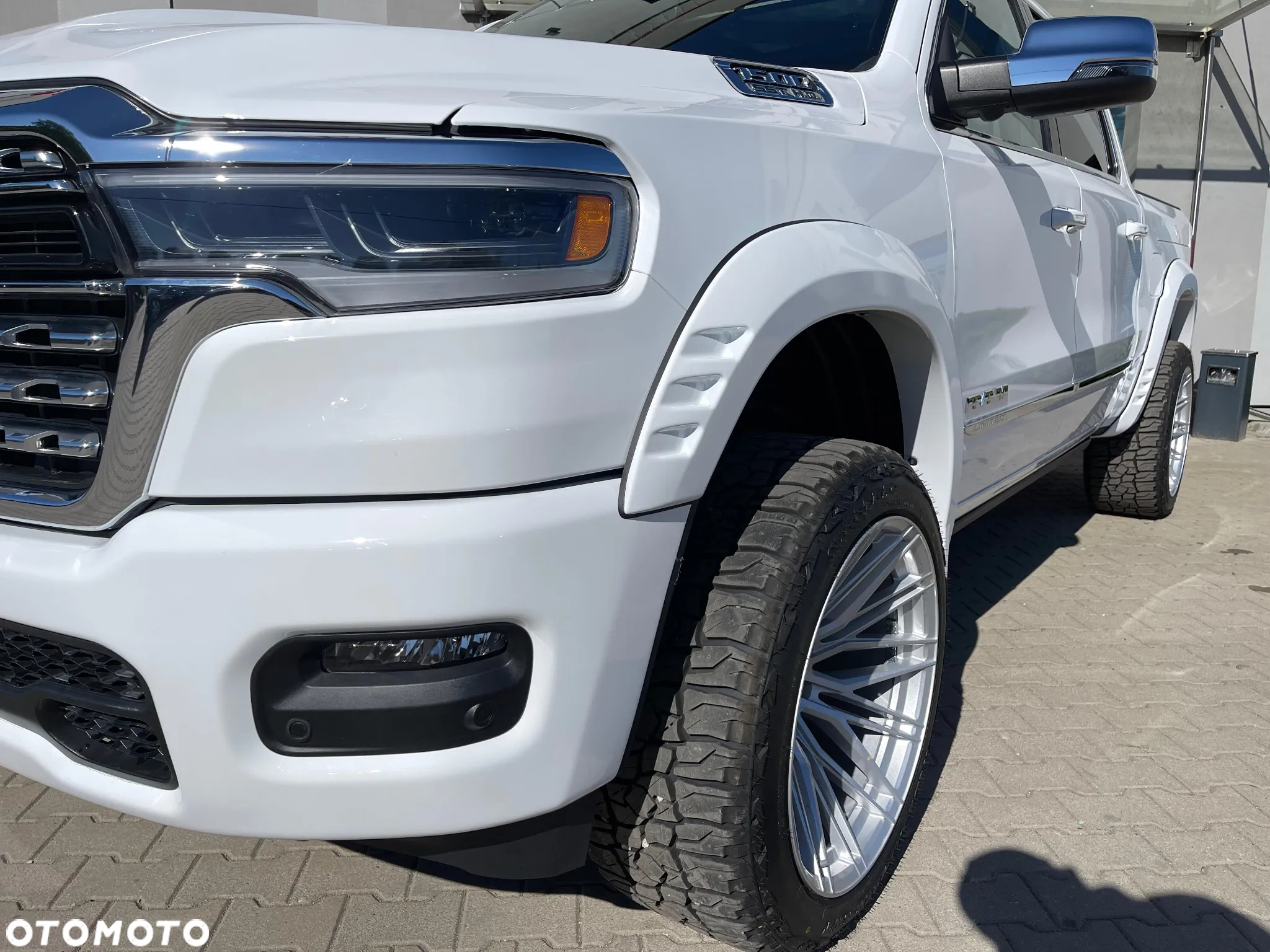 RAM 1500 ver-5-7-crew-cab-limited - 5
