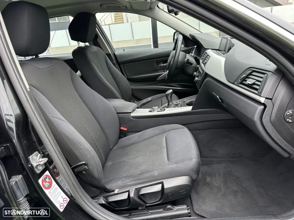 BMW 320 d EfficientDynamics Line Sport - 37