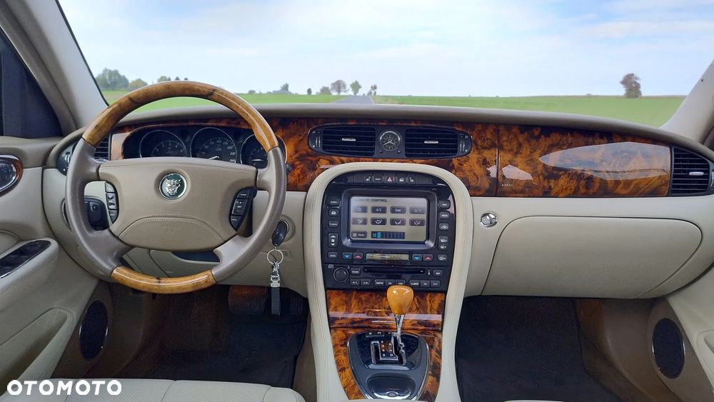 Jaguar XJ - 7