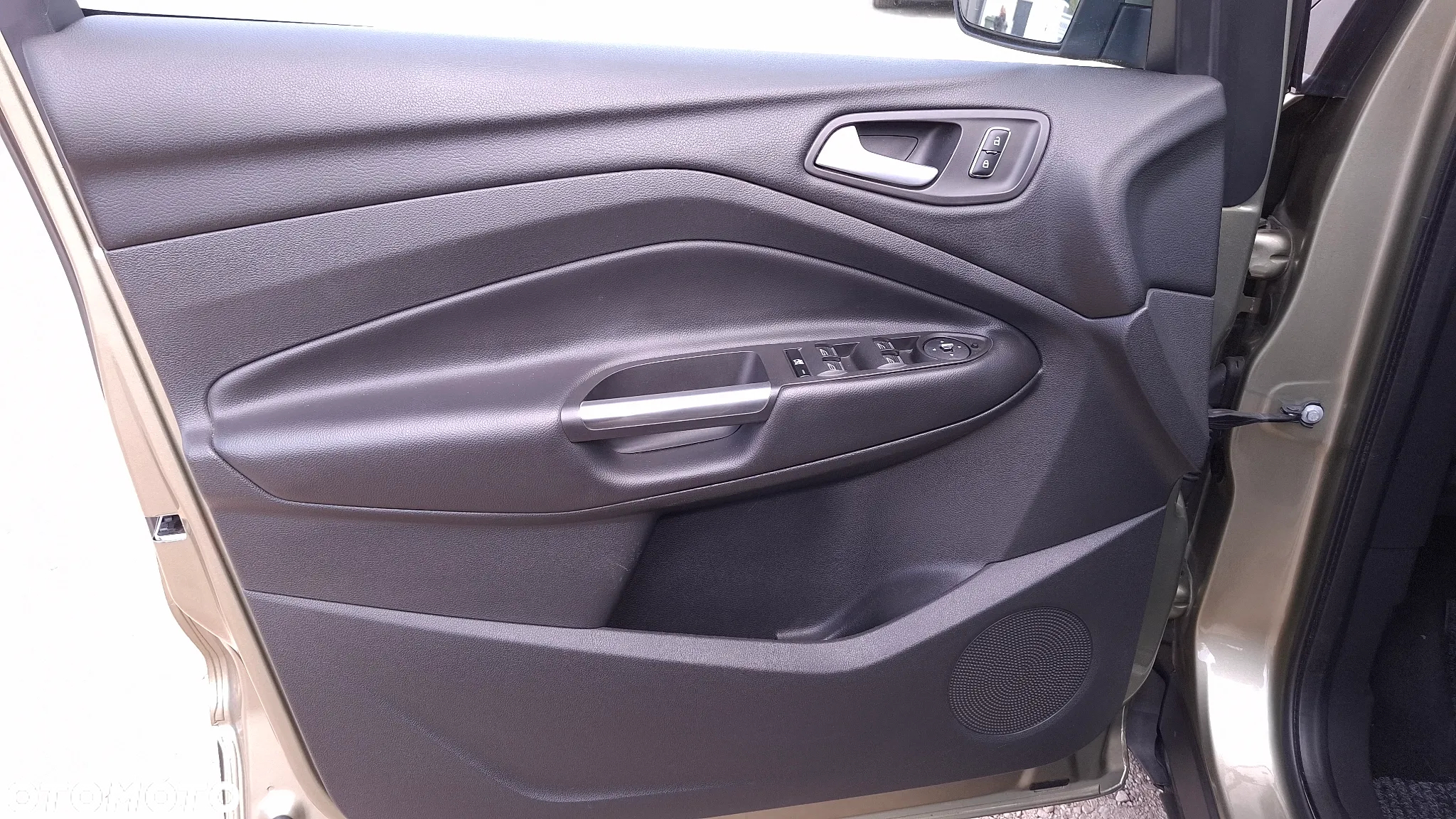 Ford Kuga 2.0 TDCi 2x4 Titanium - 21