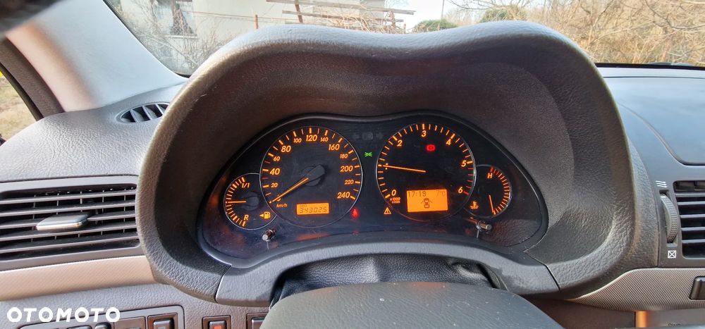 Toyota Avensis - 15