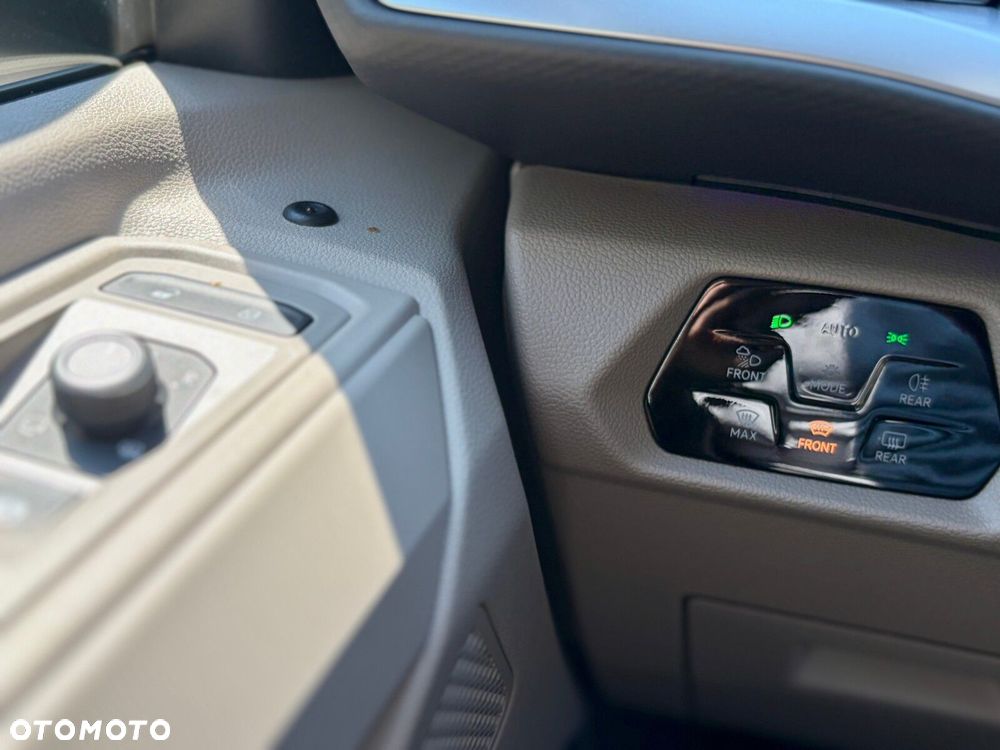 Volkswagen multivan Life L2 silnik: 2,0 l TDI SCR 150 KM / skrzynia biegów: 7-biegowa DSG rozstaw osi: 3124 mm - 23