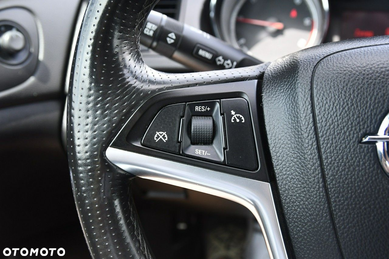 Opel Insignia - 33
