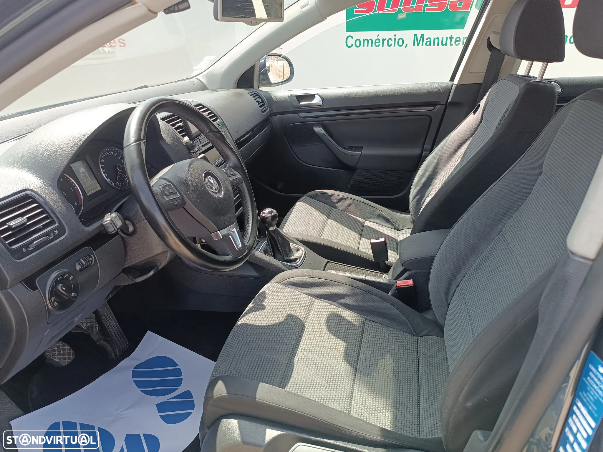 VW Jetta 2.0 TDI Confortline - 13