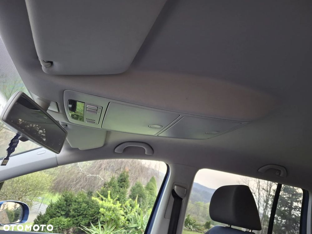 Volkswagen Touran 1.6 Basis - 25