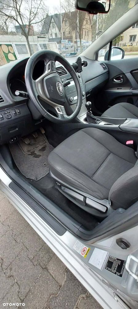 Toyota Avensis 1.8 Sol - 11