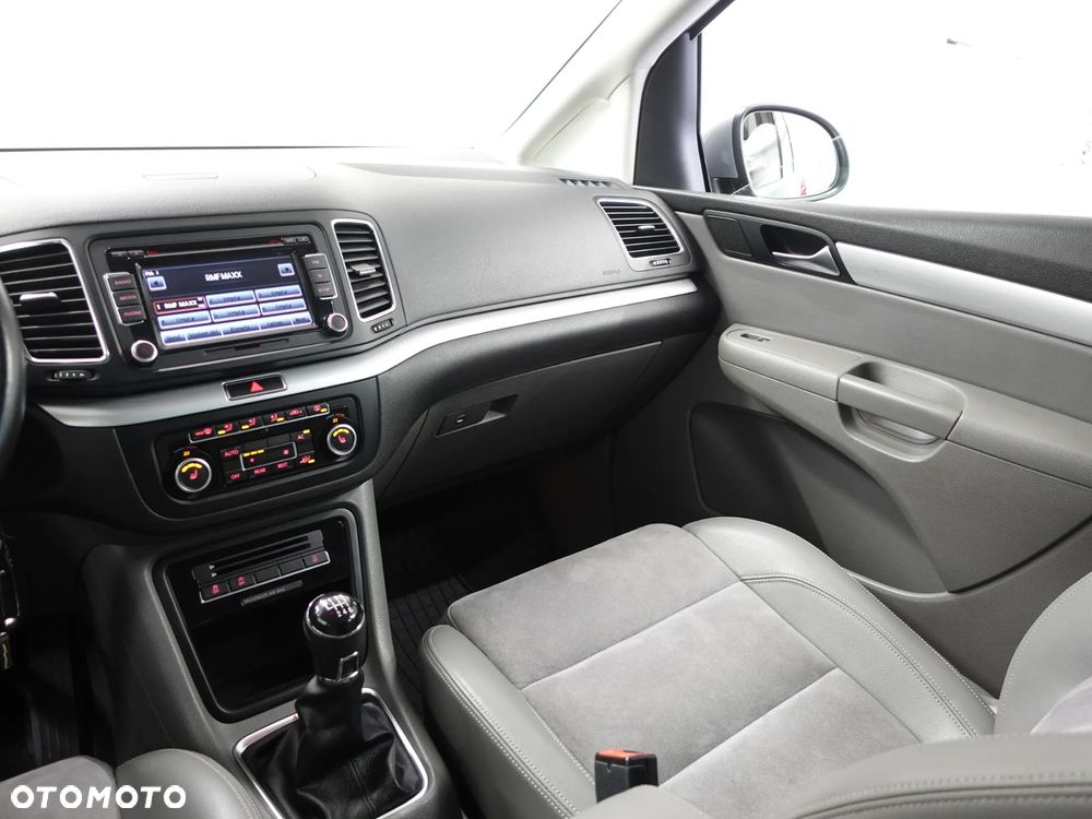 Volkswagen Sharan 2.0 TDI 4Motion BlueMotion Technology Highline - 34