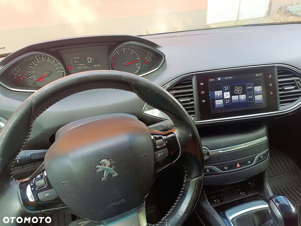 Peugeot 308 - 8
