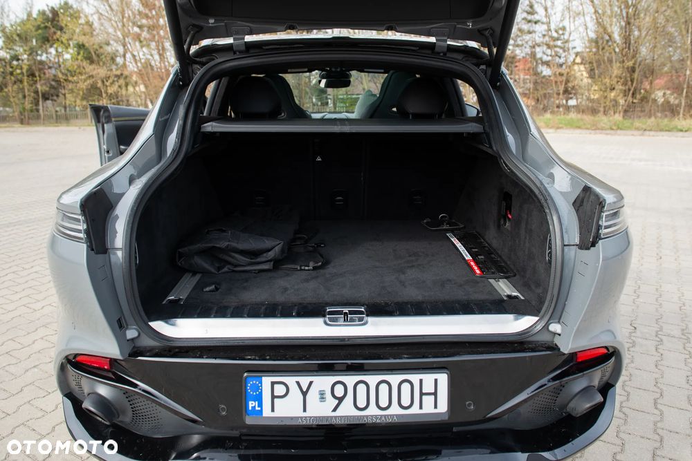 Aston Martin DBX - 38