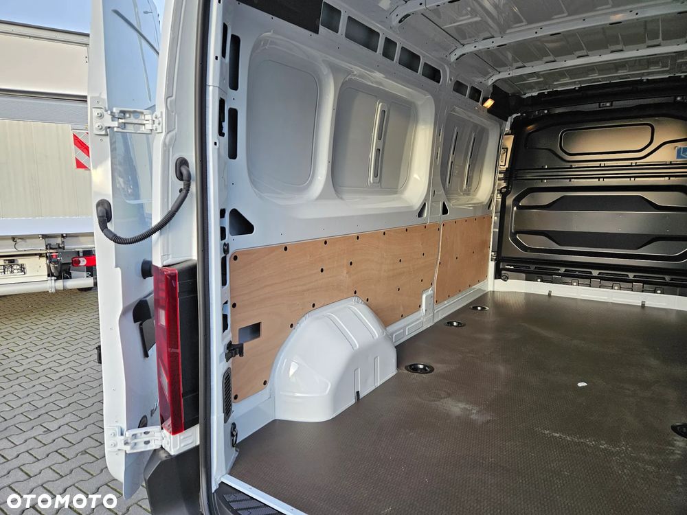 Renault Master Furgon L3H2 2.0dCi 130 KM - 10