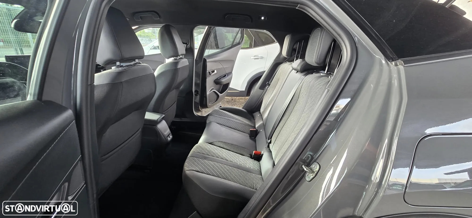 Peugeot 2008 PureTech 100 Allure - 23