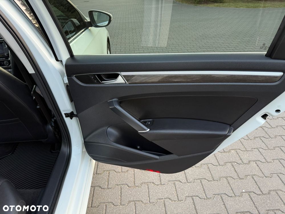 Volkswagen Passat - 20