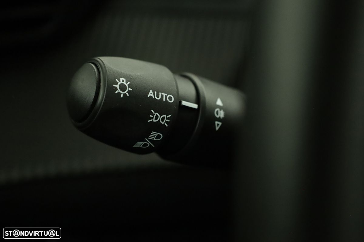 Peugeot 2008 1.2 PureTech Allure EAT8 - 18