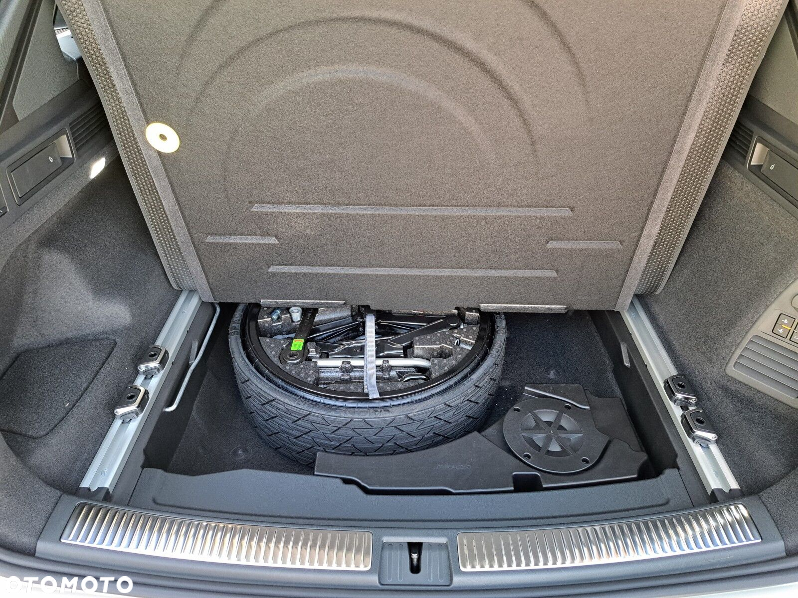 Volkswagen Touareg 3.0 V6 TDI 4Motion R-Line - 11
