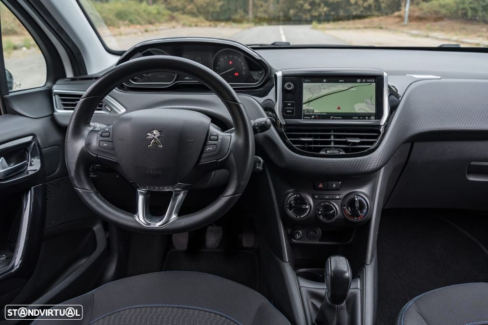 Peugeot 208 1.2 PureTech Signature - 31