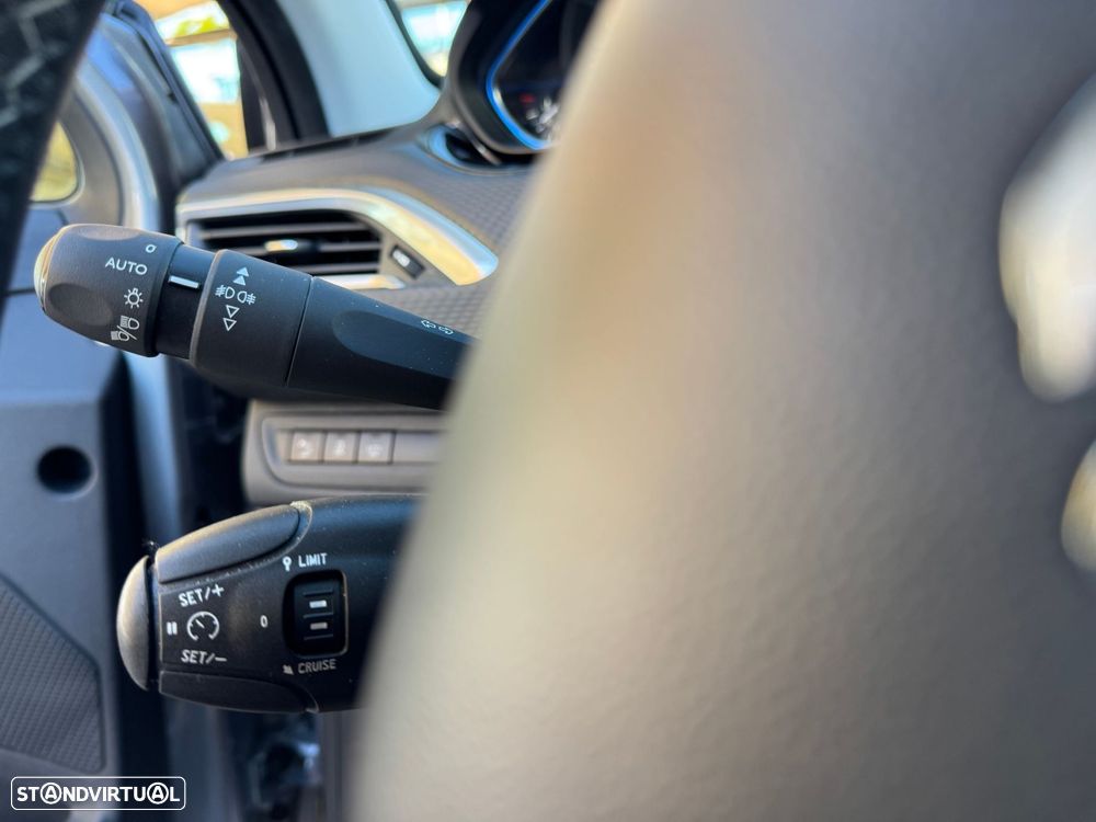 Peugeot 2008 1.2 PureTech Allure - 16