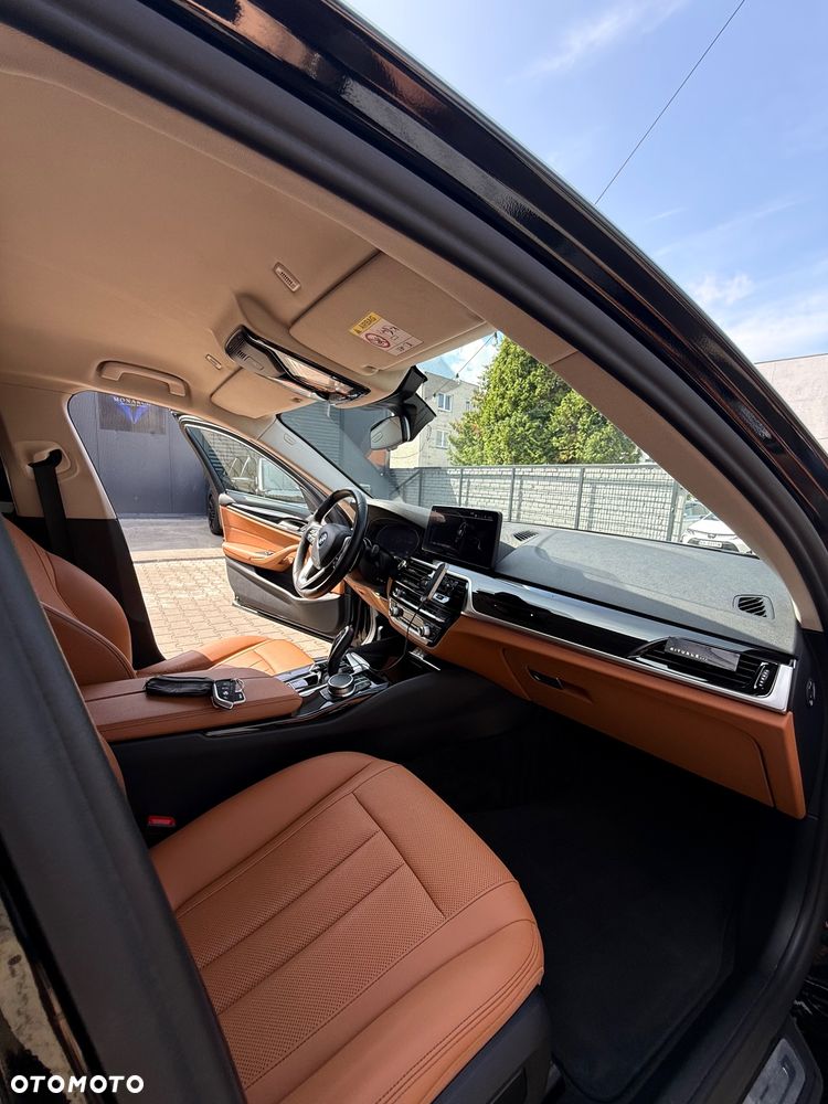 BMW Seria 5 518d mHEV - 36