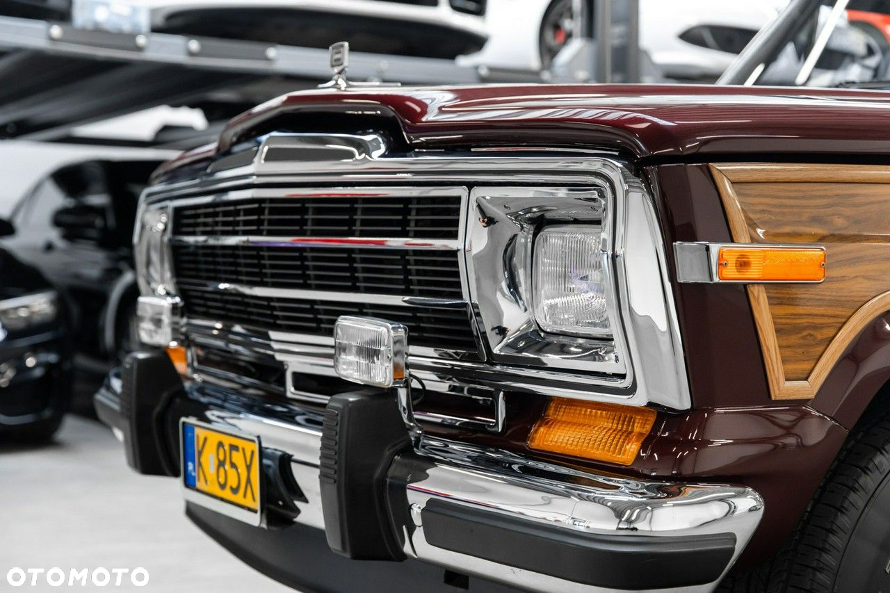 Jeep Wagoneer - 16