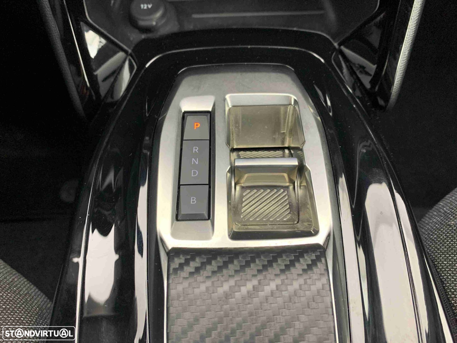 Peugeot e-2008 54 kWh Active - 4