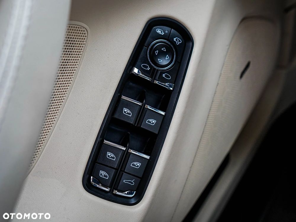 Porsche Panamera - 18
