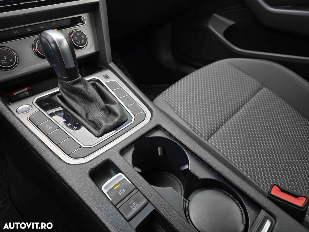 Volkswagen Passat - 11