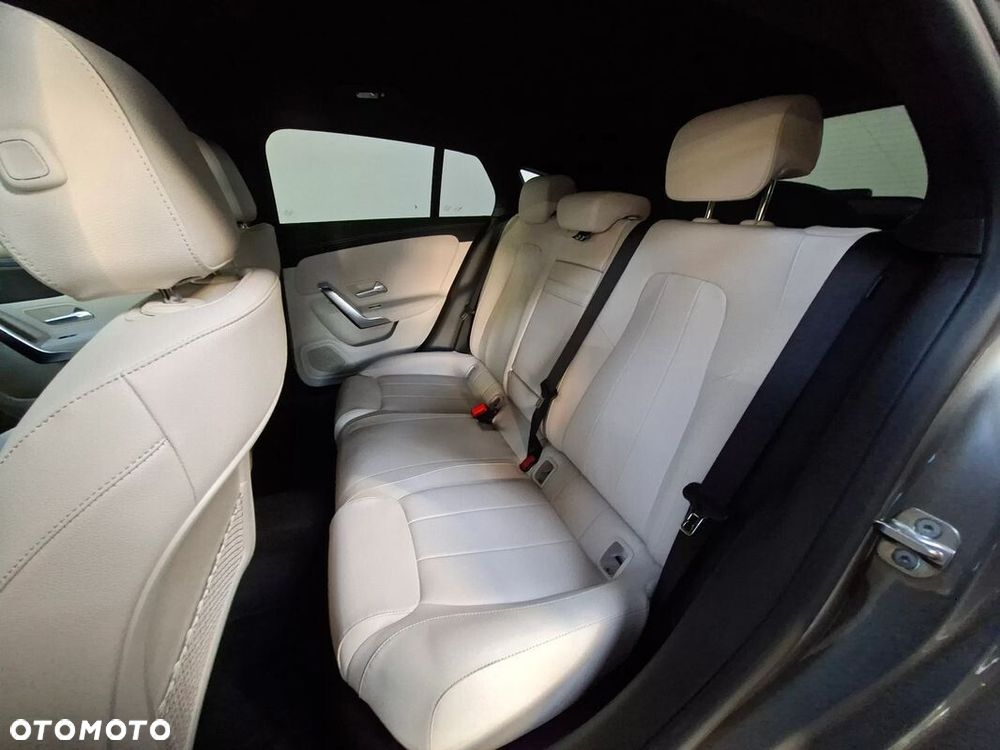 Mercedes-Benz CLA 200 Progressive 7G-DCT - 22