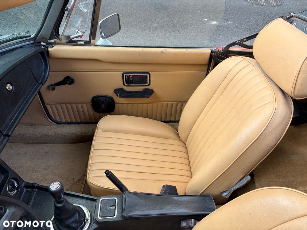 MG MGB - 12