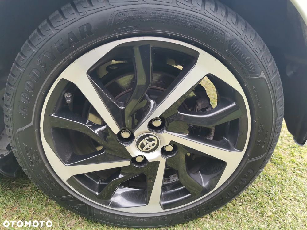 Toyota Yaris Hybrid 100 Selection - 34