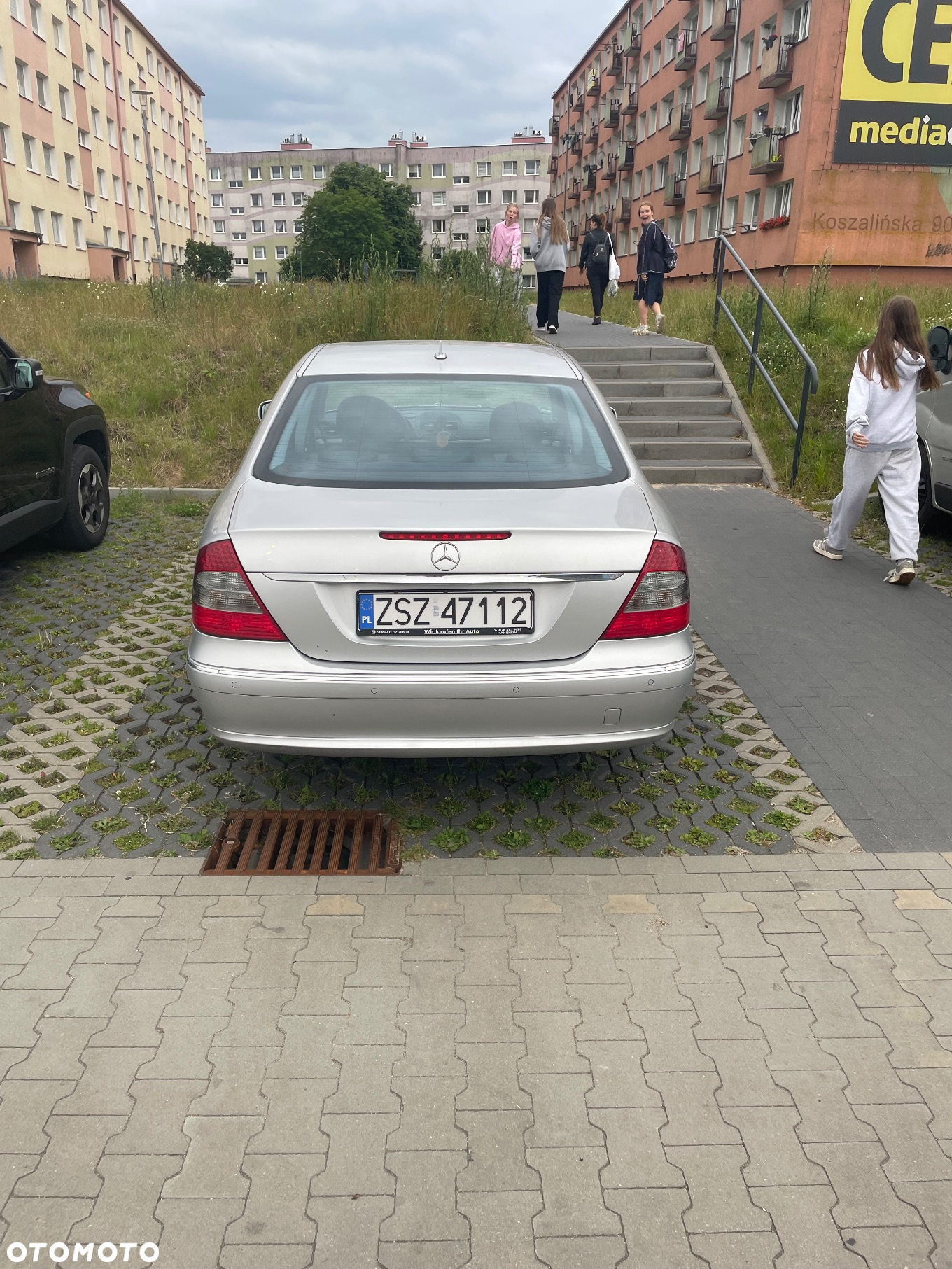 Mercedes-Benz Klasa E 200 T CGI BlueEFFICIENCY Automatik Avantgarde - 2