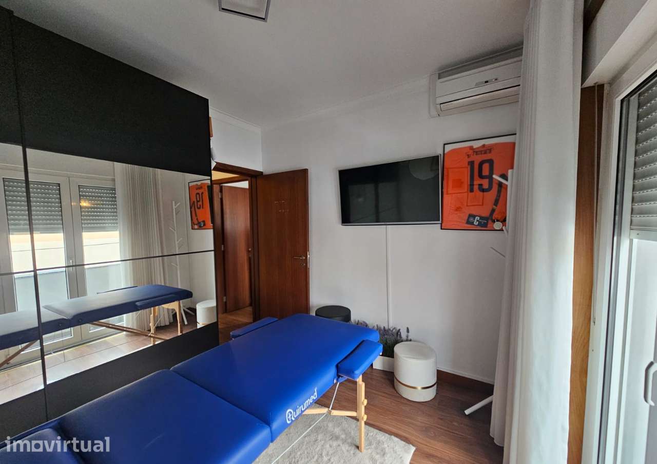 Andar Moradia Duplex Totalmente Renovado - Excelente localização - Grande imagem: 5/24