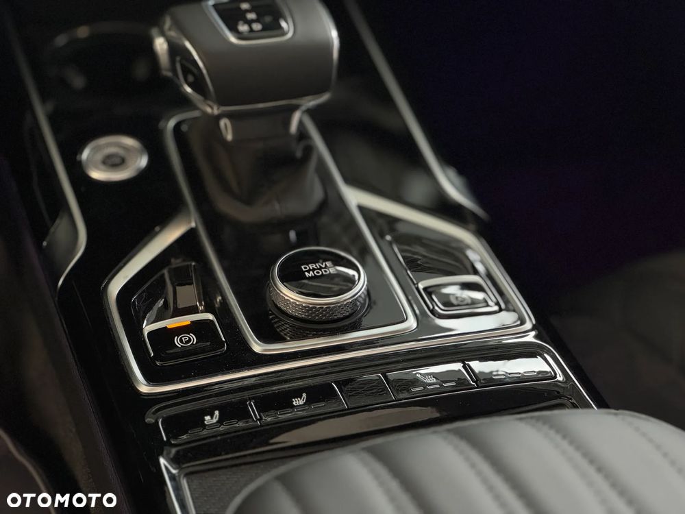 Hongqi HS5 2.0T AWD - 11