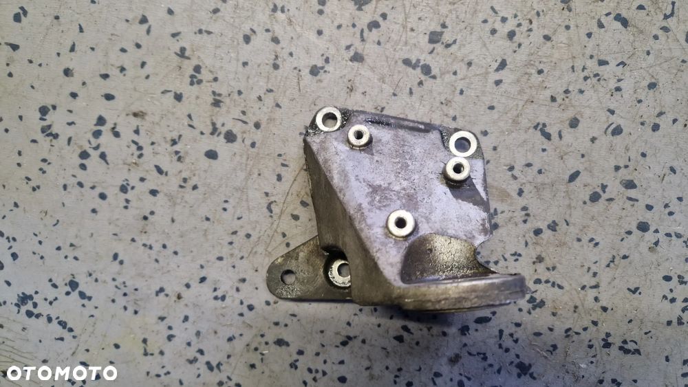 AUDI A4 B5 VW PASSAT B5 ŁAPA PRAWA SKRZYNI BIEGÓW 6 BIEGÓW 8D0399114AH - 1