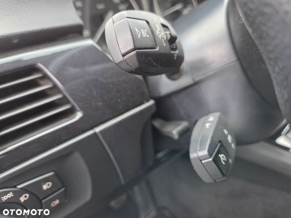 BMW Seria 3 318i - 11