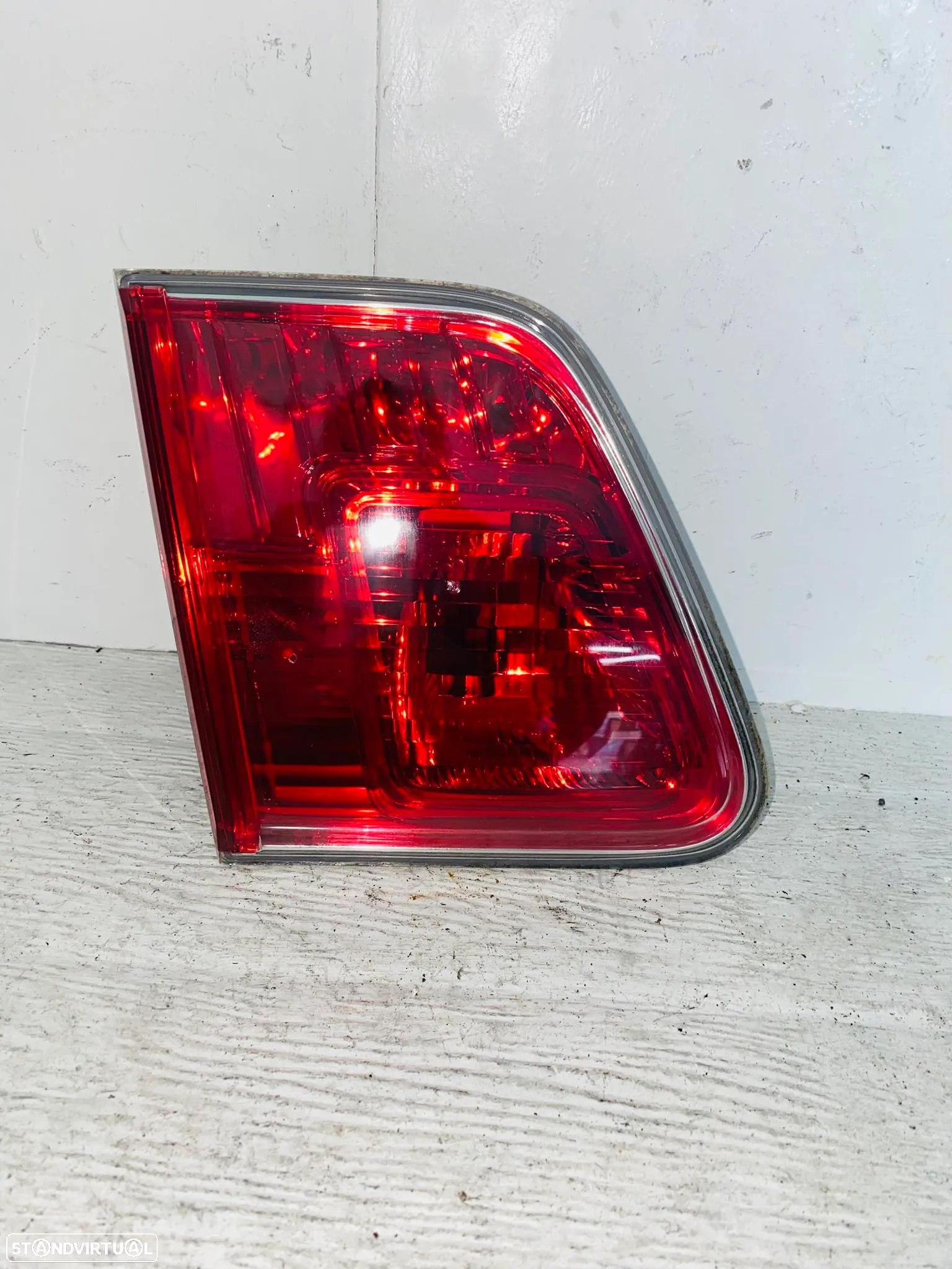 Farolim da Mala Trás Esquerdo Toyota Avensis - 2008 / 2018 - FR1446 - 2